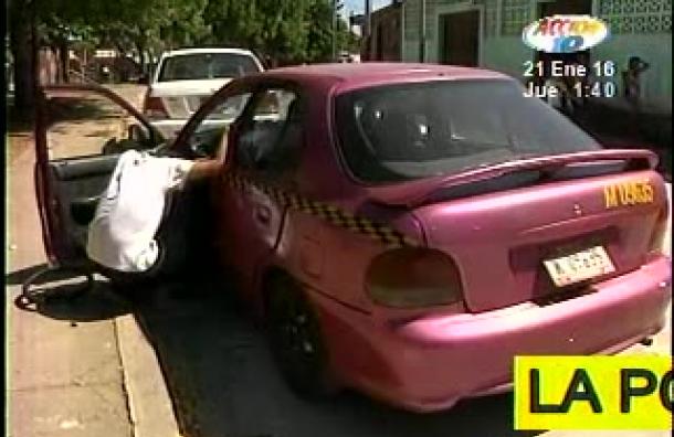 Dejan abandonado vehículo en sector de la Cancha del barrio Oswaldo Manzanares
